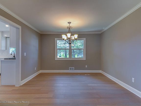 5th image of 1017 Roanoke Dr