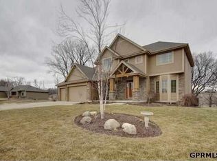 9407 Spring Creek Dr, Bellevue, NE 68147