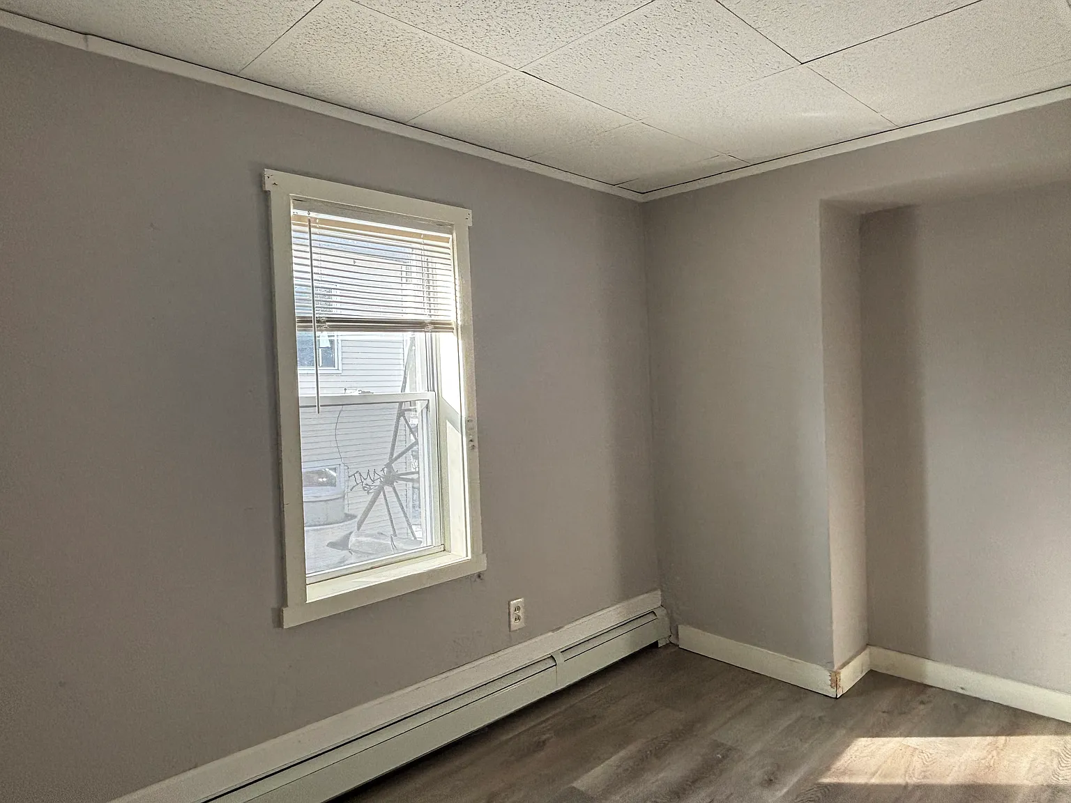 5 bed, 1100 sqft, $2,550 — Photo 2