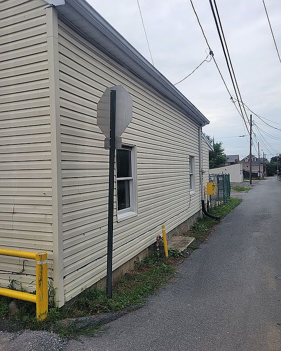 2nd image of 265 W Burkhart Ave