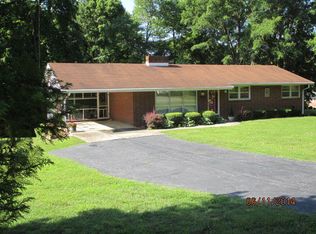 1136 Harris St, Eden, NC 27288