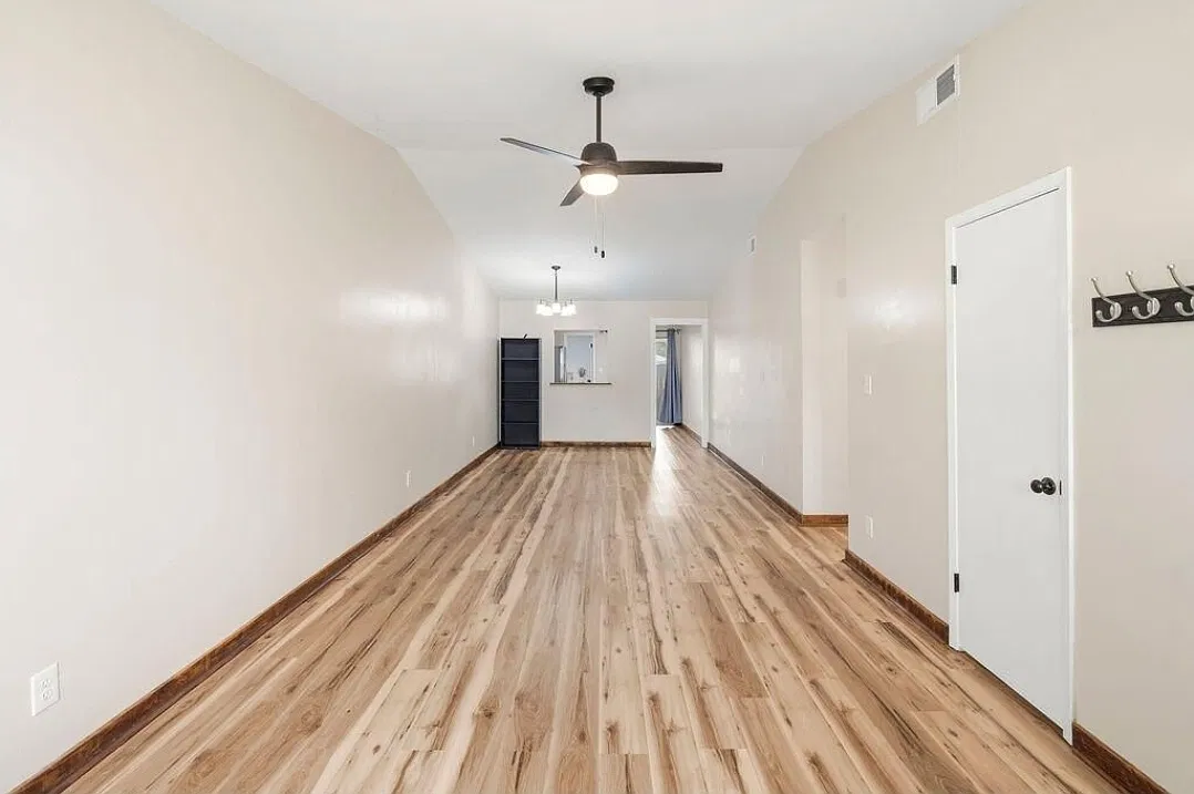 2 bed, 1002 sqft, $1,900 — Photo 4