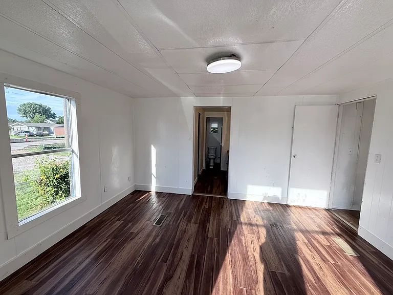 111 King Rd — Photo 13