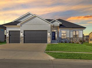 3804 NW 163rd St, Urbandale, IA 50323