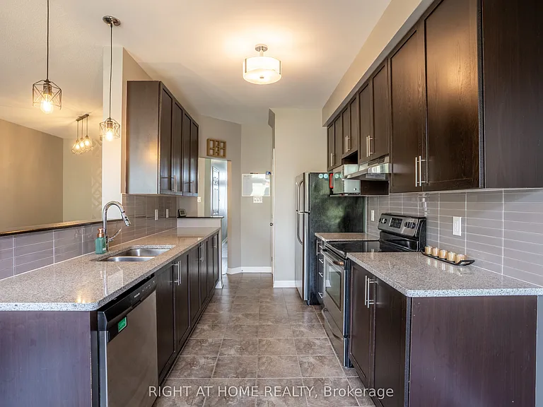 712 Brian Good Ave — Photo 9