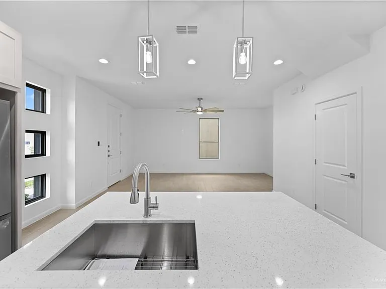 1220 E Camellia Ave — Photo 9