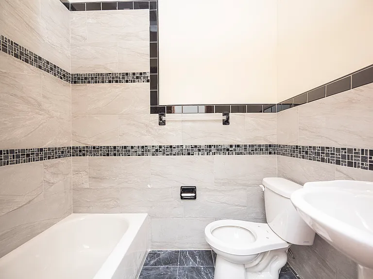 1412 De Kalb Ave #3R — Photo 12