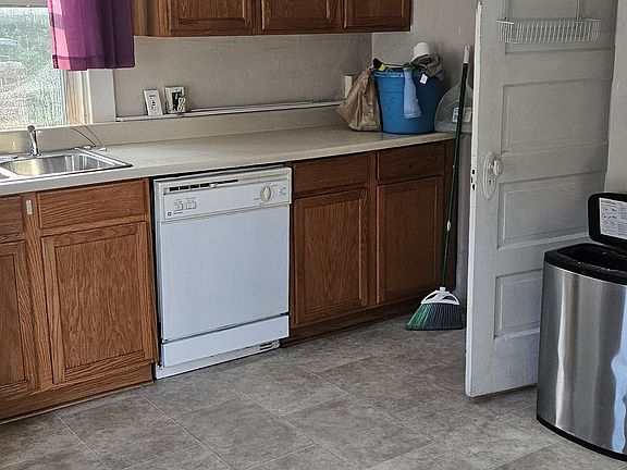 4th image of 4221 34th Ave #2