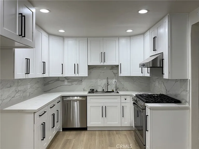 2712 W Hellman Ave — Photo 5