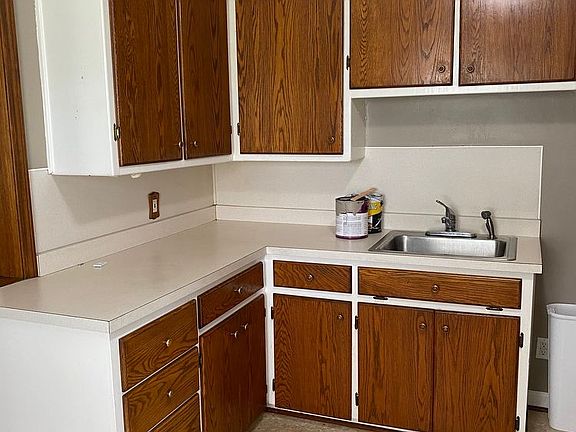 5th image of 15305 Semrau Ave
