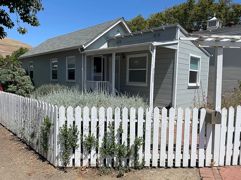 37690 Victory Ln — Photo 1