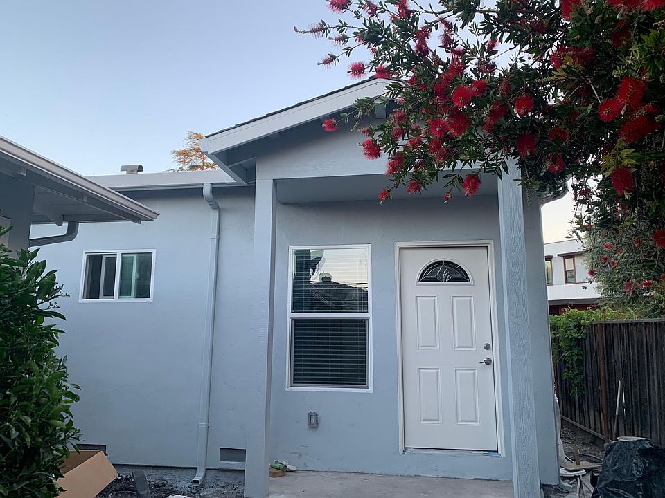 1st image of 3740B Grove Ln