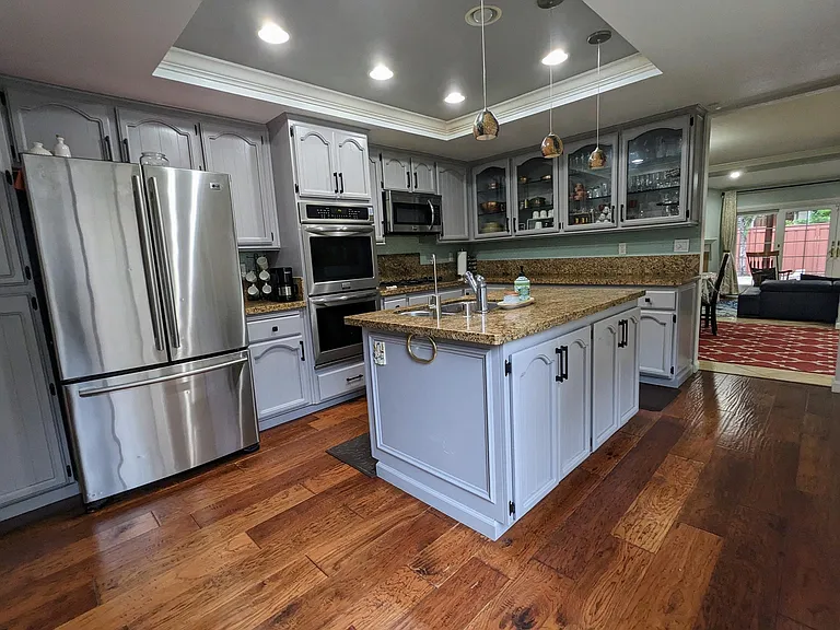 2125 Oneida Cir — Photo 3