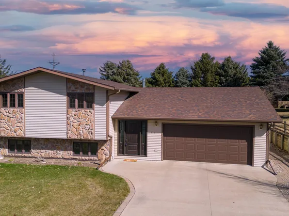 1010 9th St SW, Jamestown, ND 58401