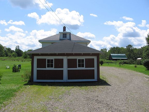 1.5 Car additional garage