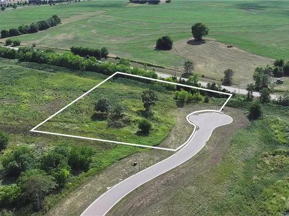 2175 Oakmont Ct, Stilwell, KS 66085