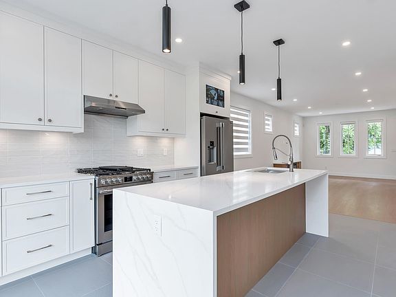 4th image of 2284 Mouldstade Rd