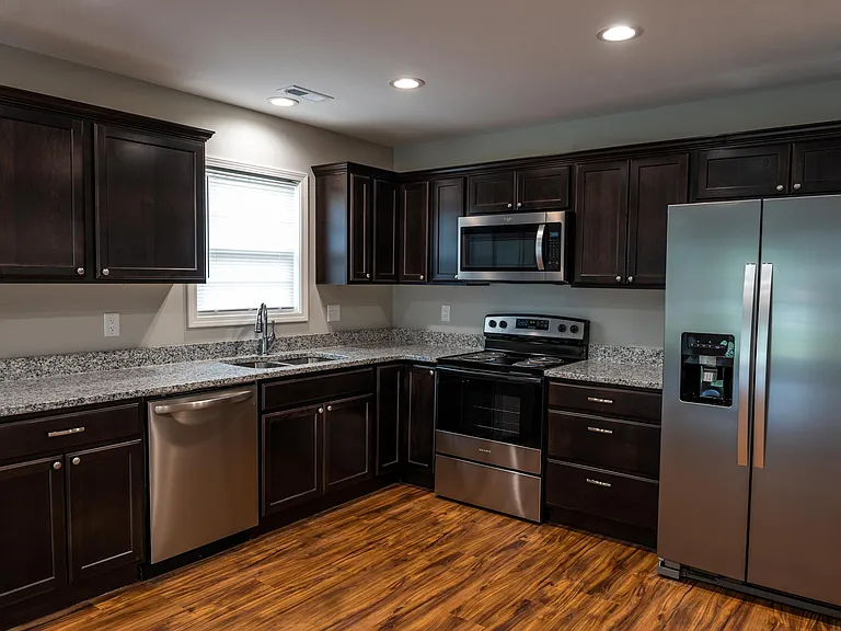 1423 Irwin Ave — Photo 22