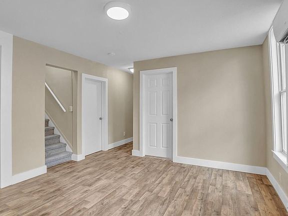 5th image of 912 W 13th St