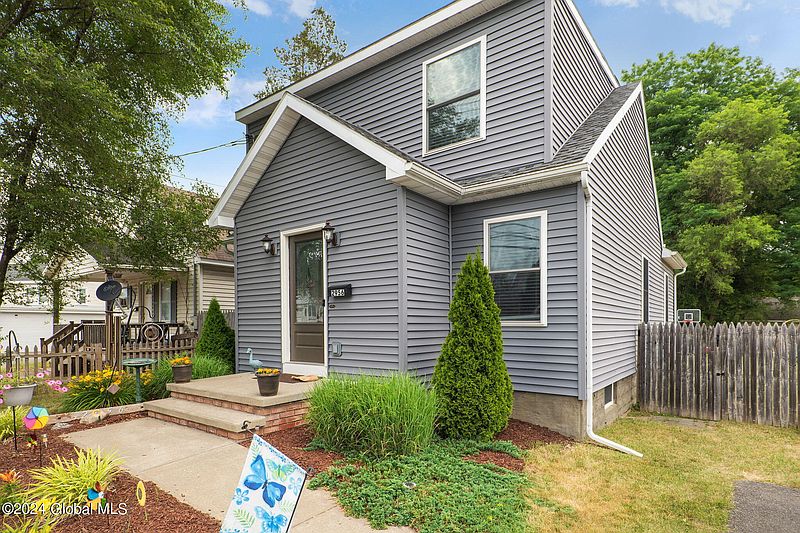 2nd image of 2956 Guilderland Avenue