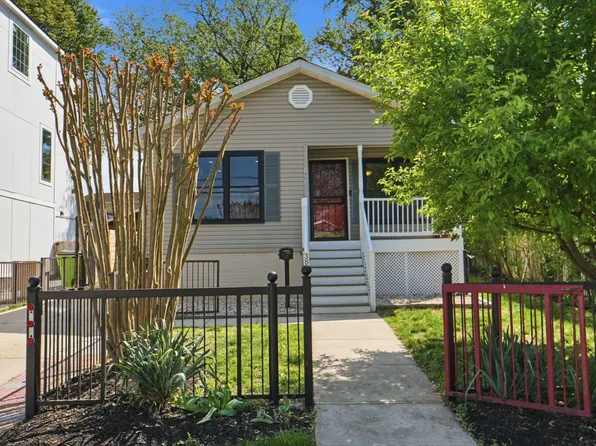 3803 Allison St, Brentwood, MD 20722