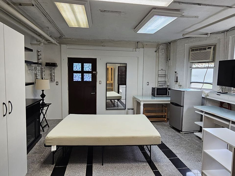 1st image of 34 Jefferson Ave #B