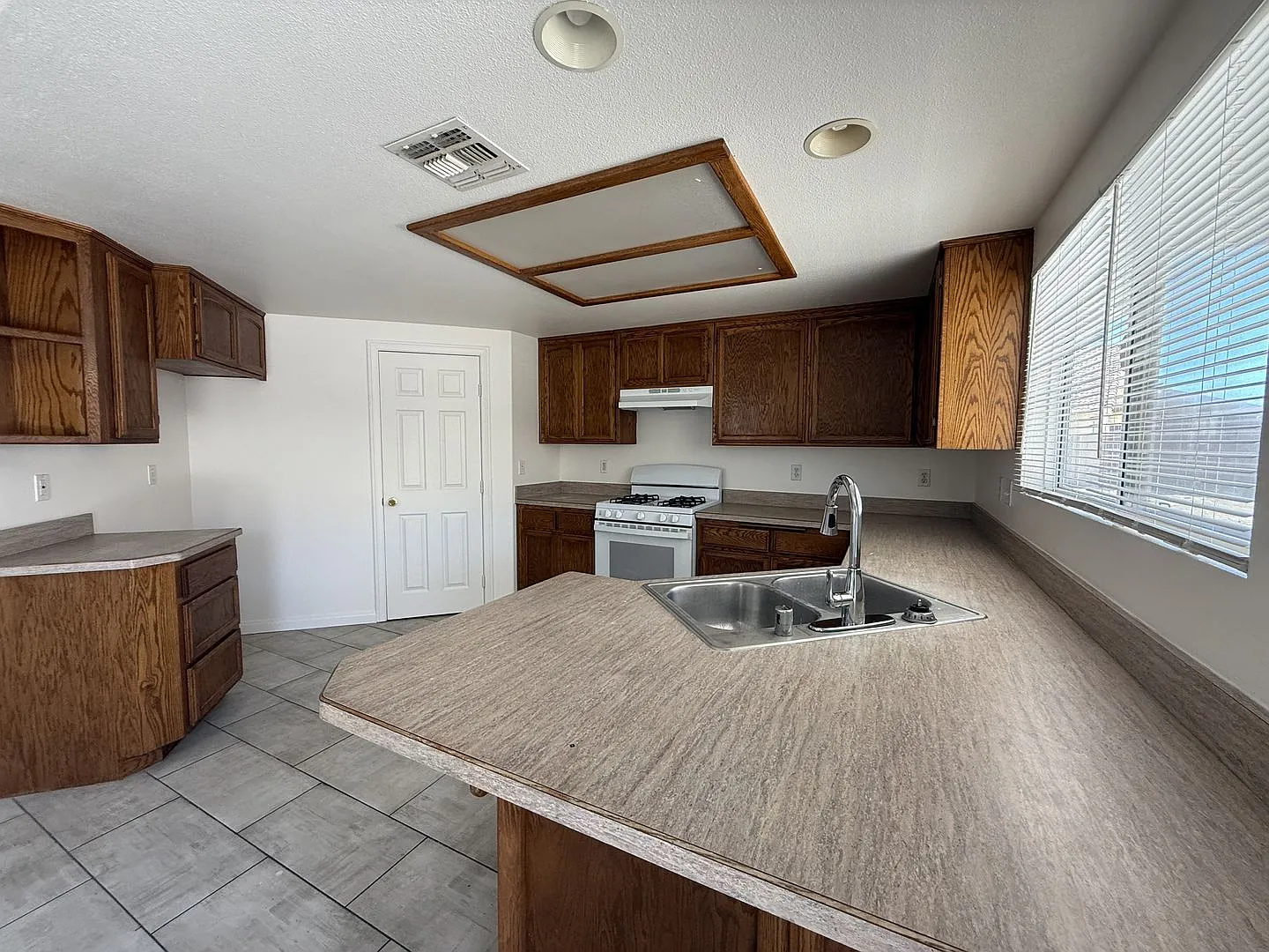 Copper Hills Home! Act Fast! — Photo 4