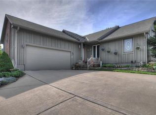 709 NE Burning Tree St, Lees Summit, MO 64064