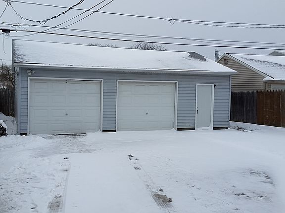 Detached Garage