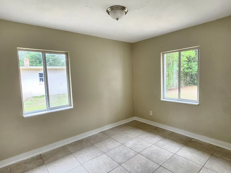 606 Chaseville St — Photo 12