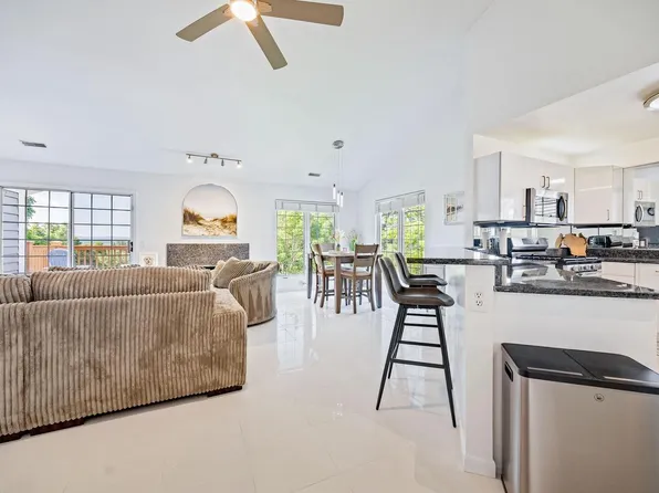 1065 Lakeland Drive #9-27, Lake Geneva, WI 53147