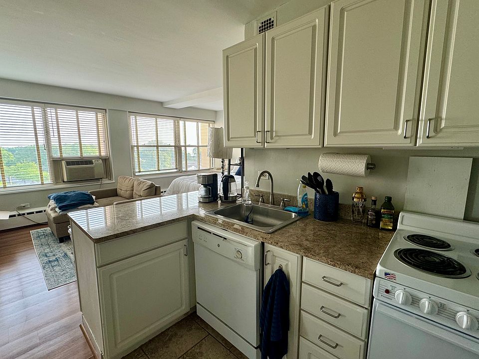 1st image of 3410 N Lake Shore Dr APT 8C