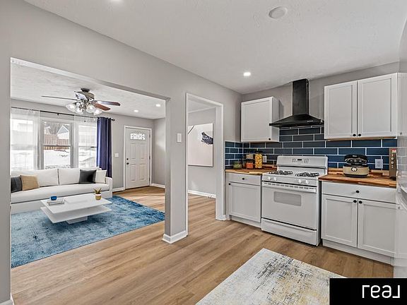 4th image of 7347 S 72nd Ave