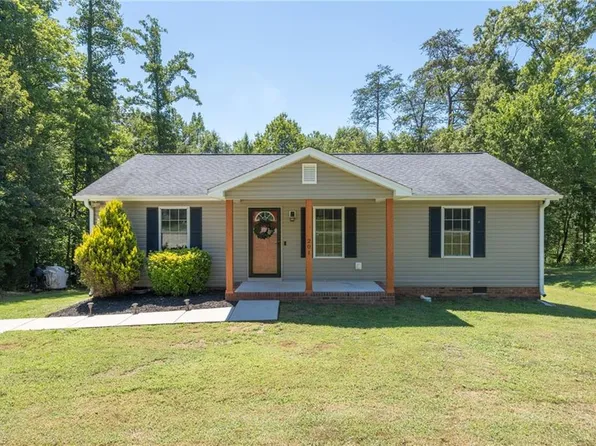 201 W Matthews St, Stoneville, NC 27048