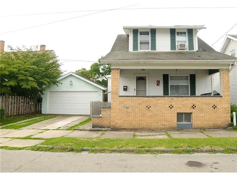 313 17th St photo 1
