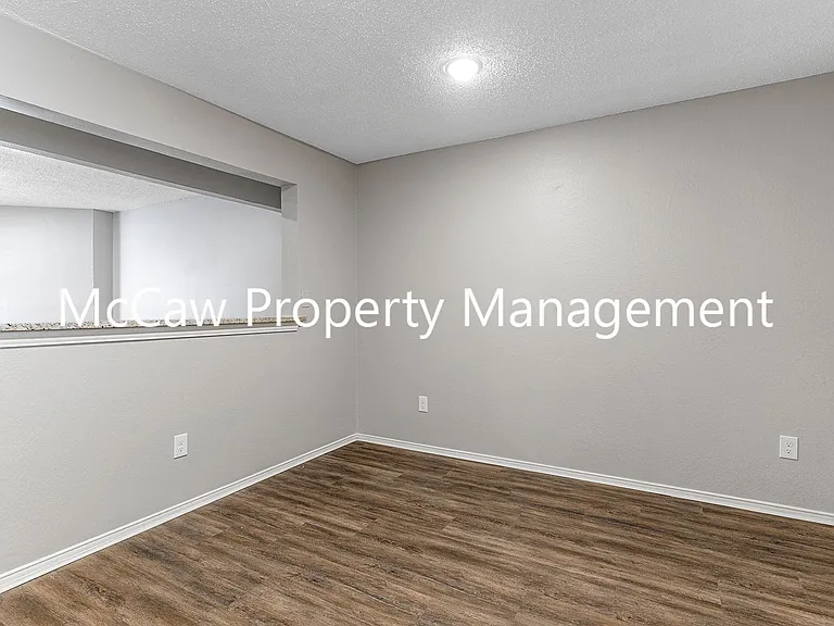 210 Rolston Rd #4 — Photo 4