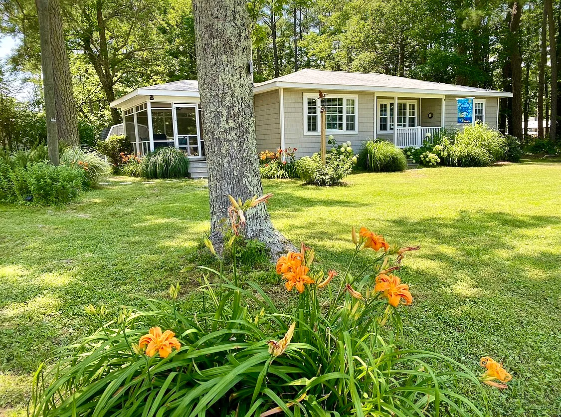 2 bed, 1036 sqft, $2,700 — Photo 1