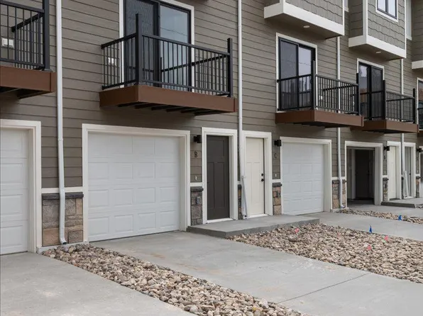569 N 12th St, Laramie, WY 82072