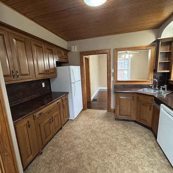 8311 Jadwin St — Photo 2
