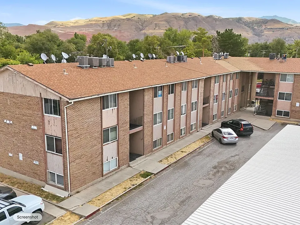 768 N Redwood Rd #15