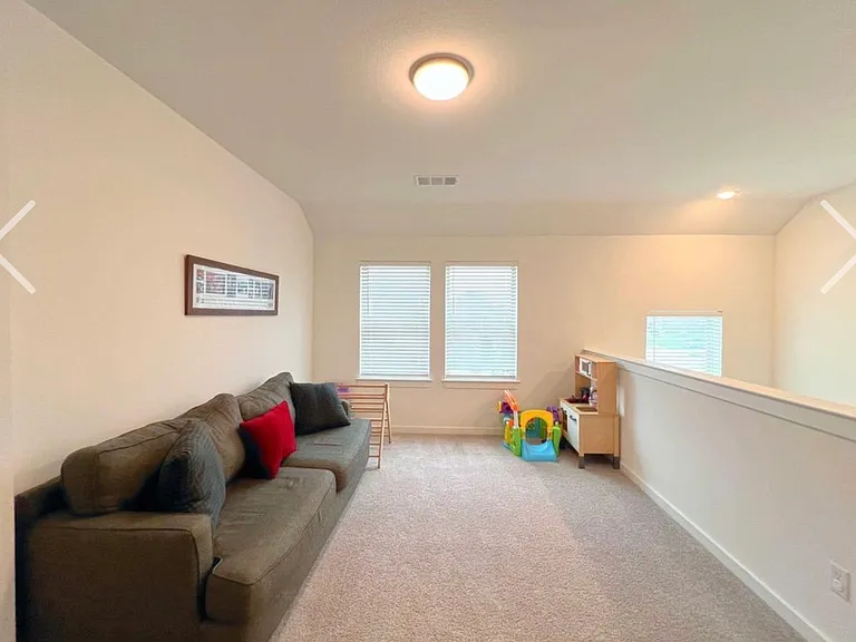 2410 Doncaster Dr — Photo 6