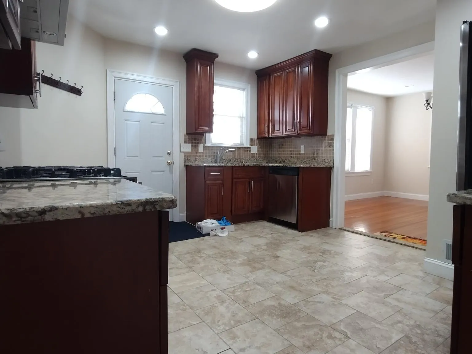 3 bed, 1500 sqft, $4,100 — Photo 3