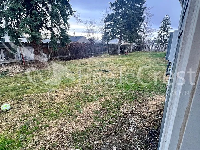 223 SE Roseville Ln — Photo 18