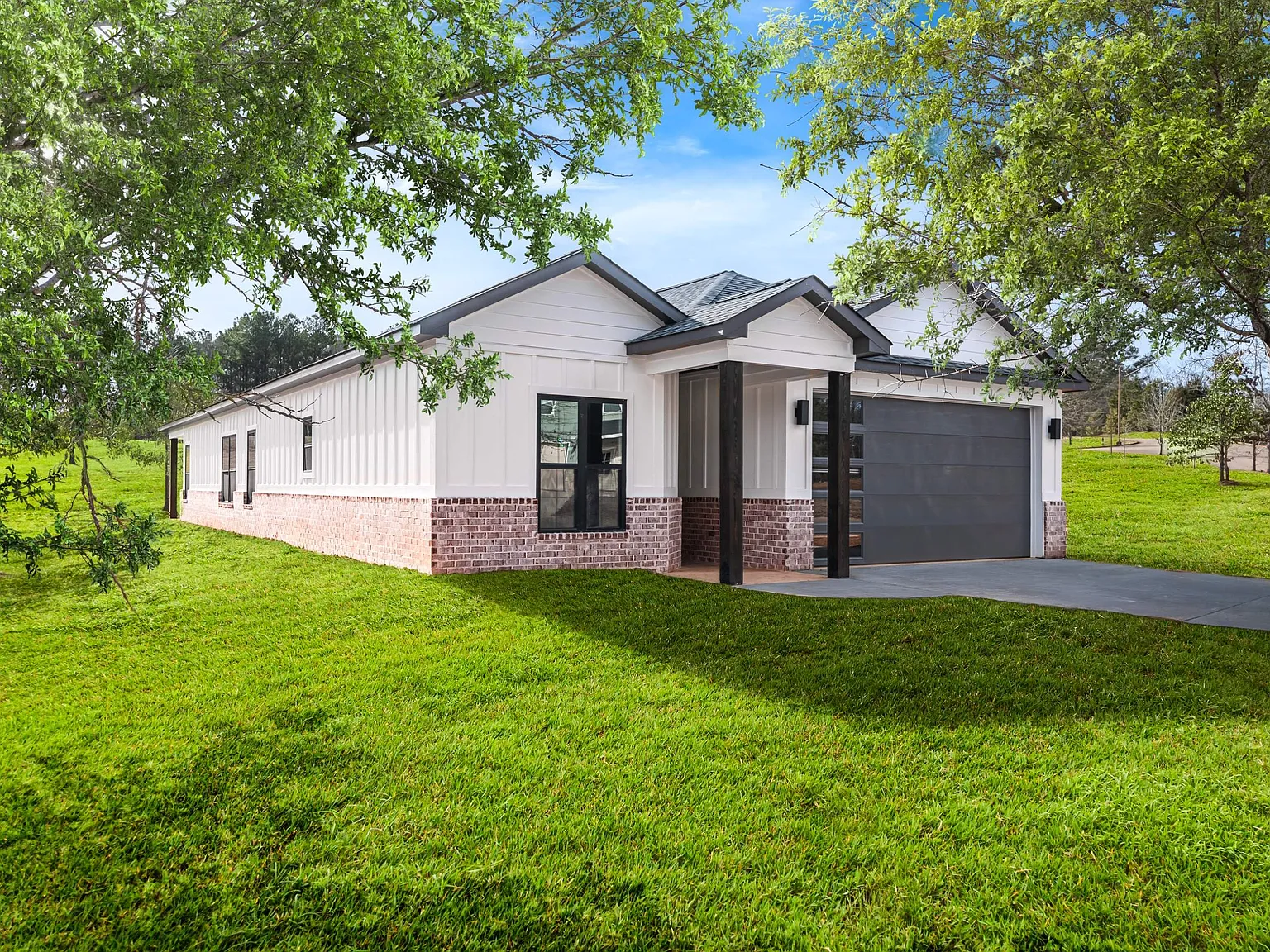4 bed, 2000 sqft, $2,499 — Photo 2