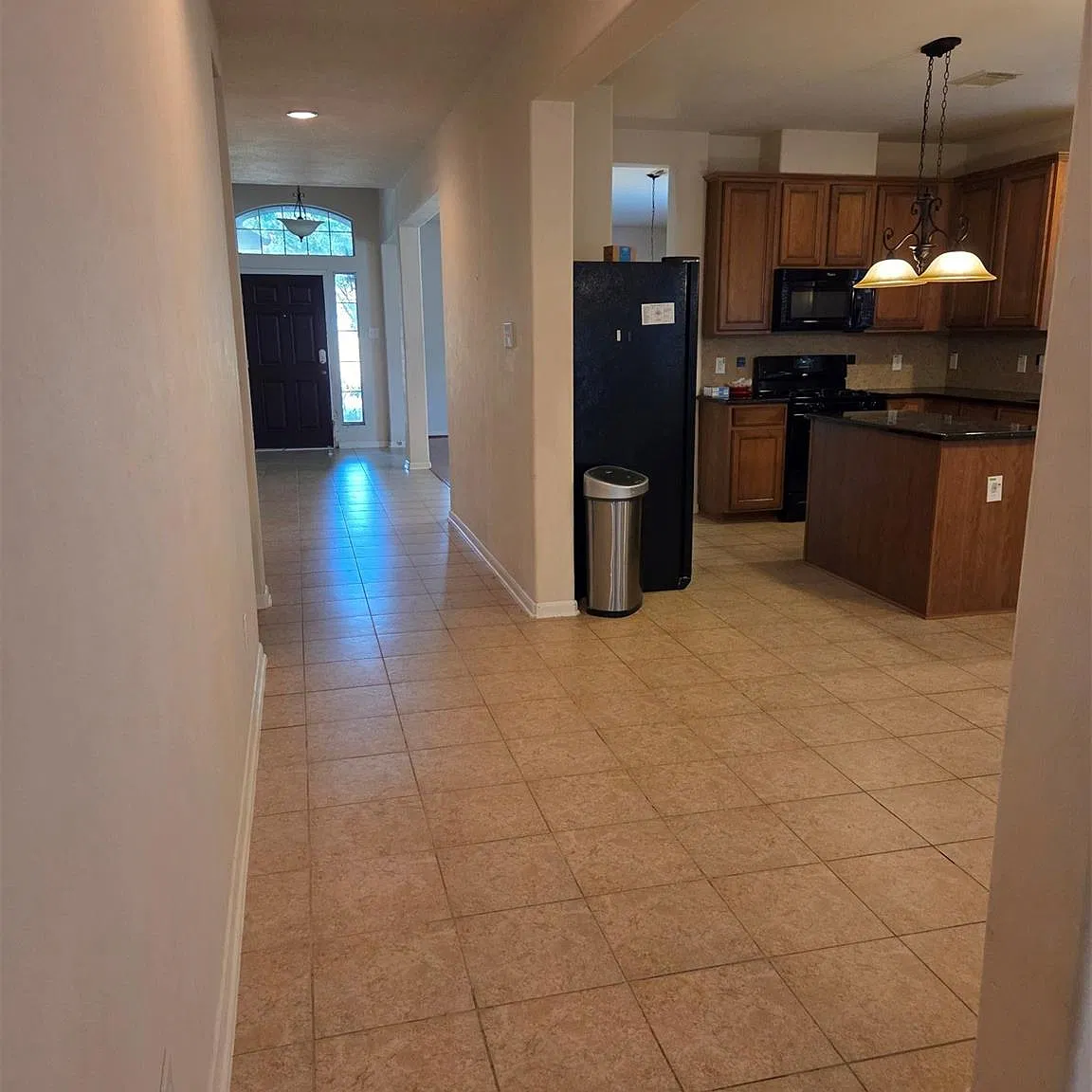 3 bed, 2.0 bath, 2231 sqft, $2,300 — Photo 4