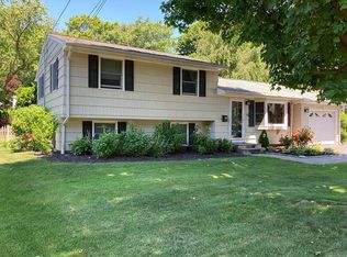 75 Sugar Plum Ln, Fairfield, CT 06824
