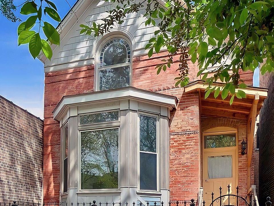 1st image of 1907 N Oakley Ave