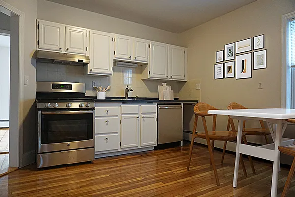 3 bed, 1.0 bath, 875 sqft, $2,775 — Photo 1