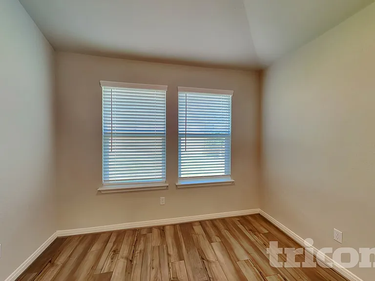 5811 Zoey Way — Photo 3