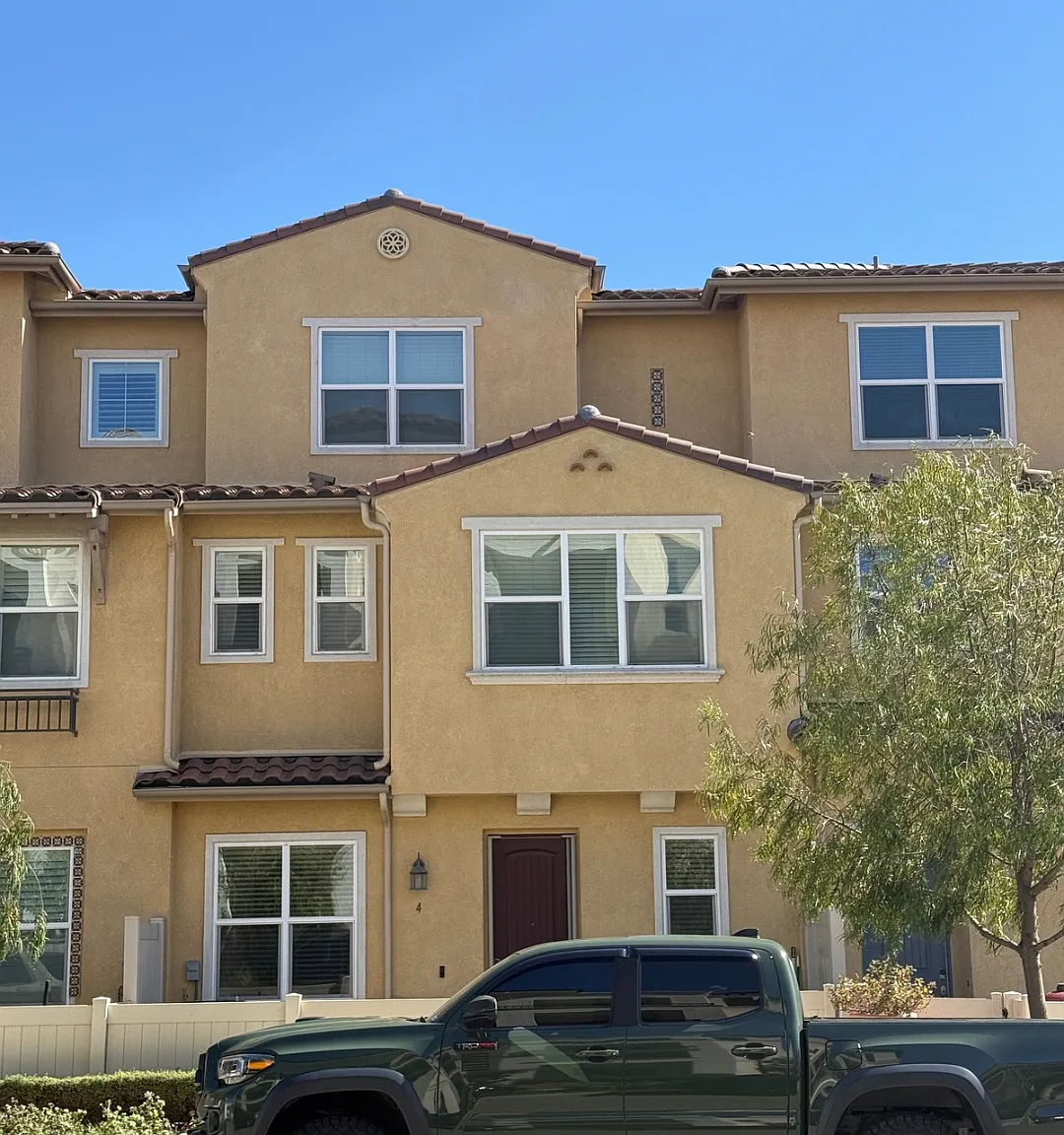 4 bed, 3.5 bath, 2342 sqft, $4,500 — Photo 1